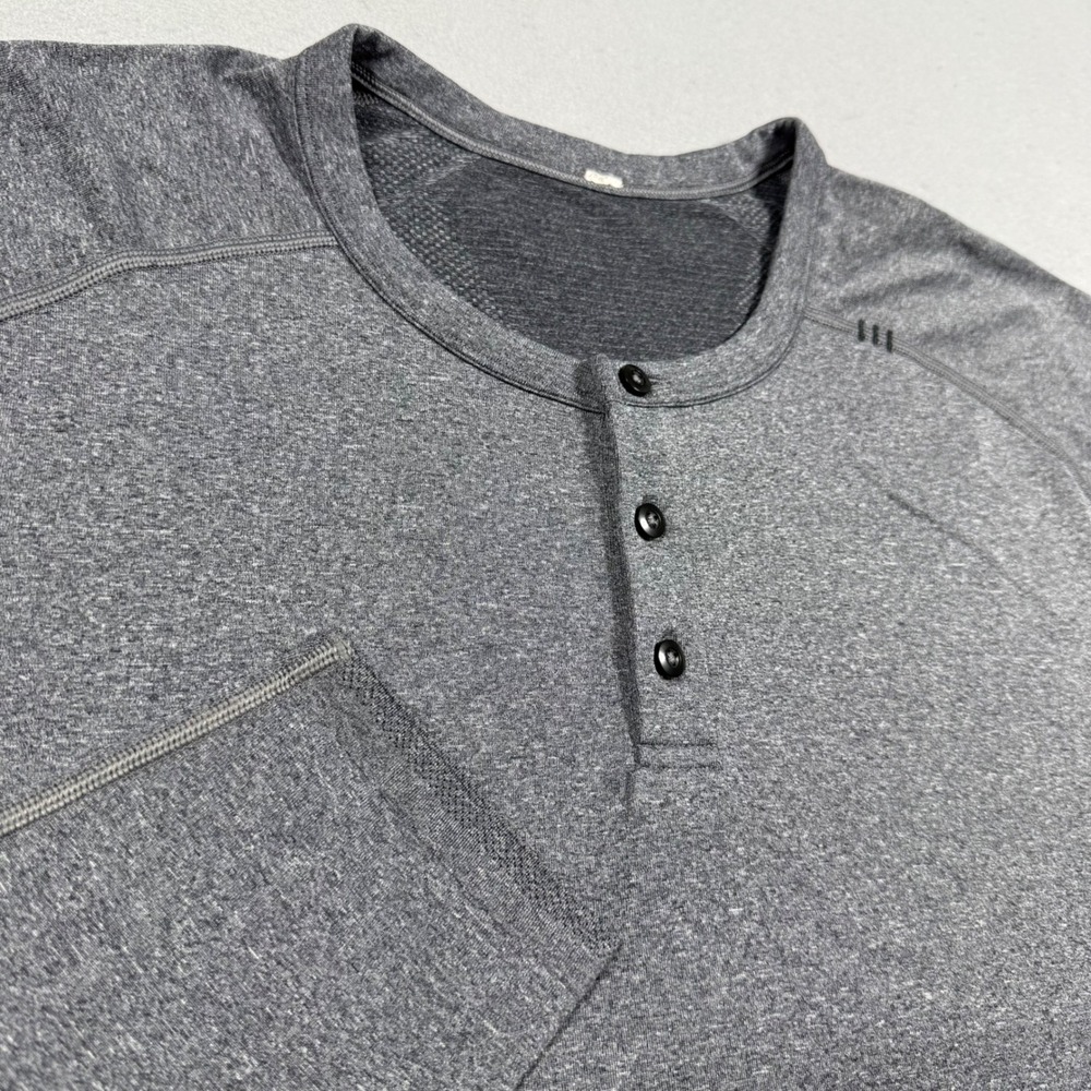 Lululemon Metal Vent Tech Henley Long Sleeve Shirt Mens XXL Heathered Grey